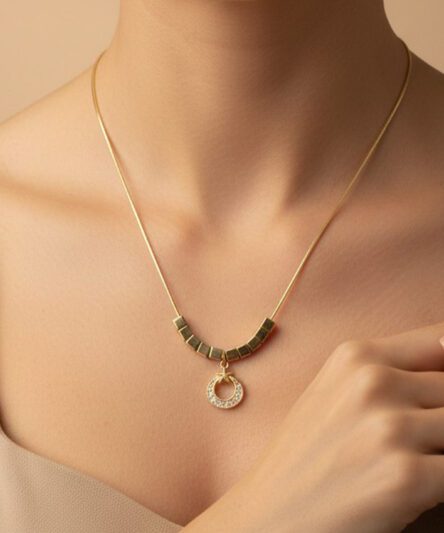 Stil İncisi/Xupıng Jewelry  14 Ayar Altın Kaplama, Türk Bayrağı Zirkon Taşlı Kolye