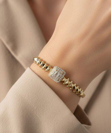 Stil İncisi/Xupıng Jewelry 14 Ayar Altın Kaplama, Baget Ortası Zirkon Taşlı Model Kelepçe