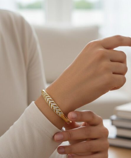 Stil İncisi/Xupıng Jewelry 14 Ayar Altın Kaplama, Balık Sırtı Zirkon Taşlı Model Kelepçe